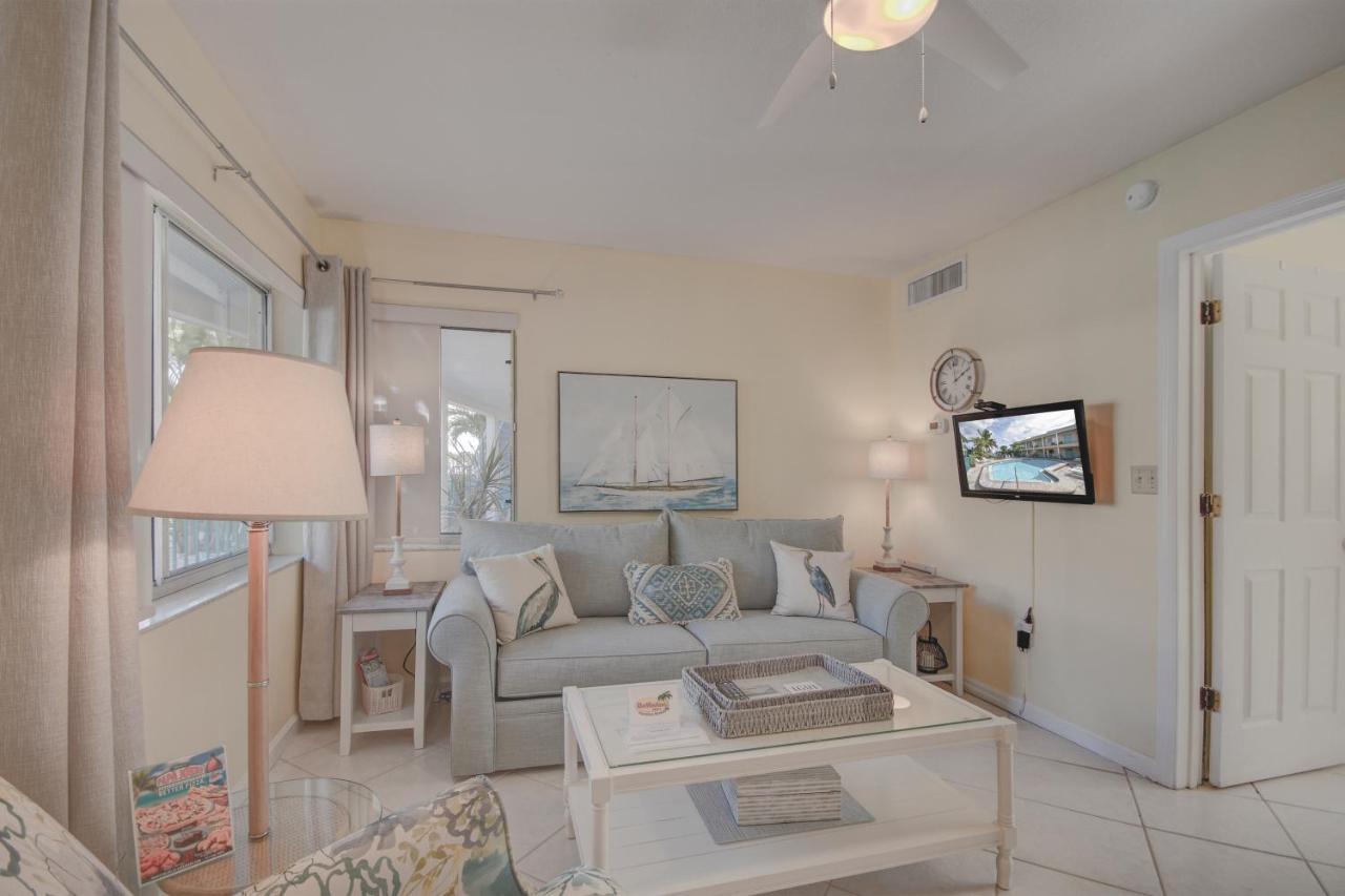 Five Palms Vacation Rentals- Daily - Weekly - Monthly เคลียร์วอเตอร์บีช ภายนอก รูปภาพ