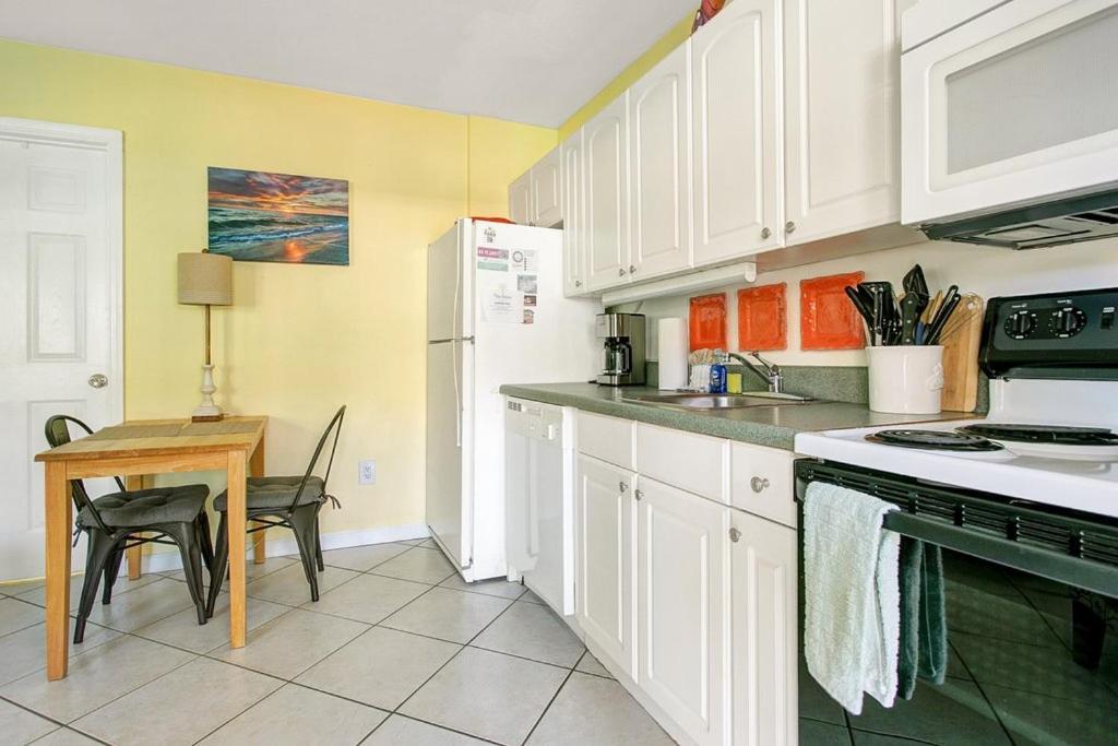 Five Palms Vacation Rentals- Daily - Weekly - Monthly เคลียร์วอเตอร์บีช ภายนอก รูปภาพ