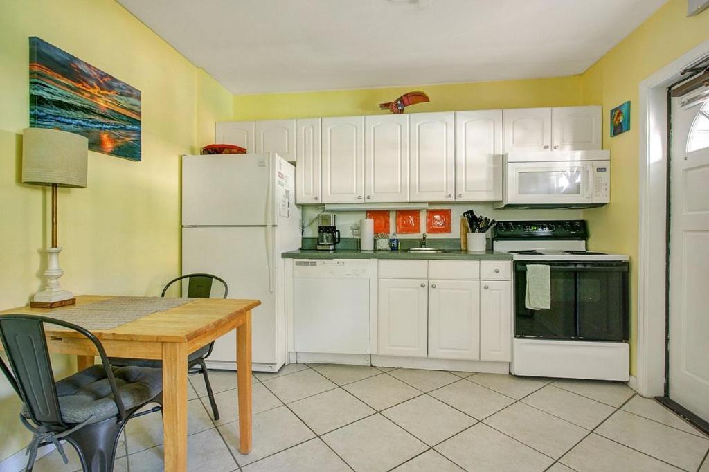 Five Palms Vacation Rentals- Daily - Weekly - Monthly เคลียร์วอเตอร์บีช ภายนอก รูปภาพ