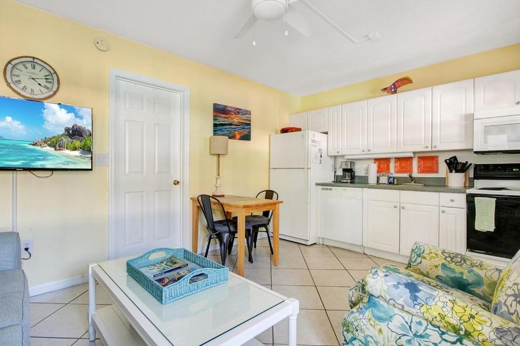 Five Palms Vacation Rentals- Daily - Weekly - Monthly เคลียร์วอเตอร์บีช ภายนอก รูปภาพ