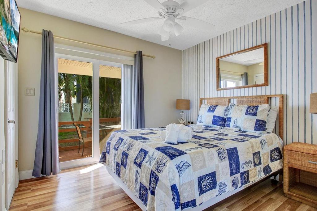 Five Palms Vacation Rentals- Daily - Weekly - Monthly เคลียร์วอเตอร์บีช ภายนอก รูปภาพ