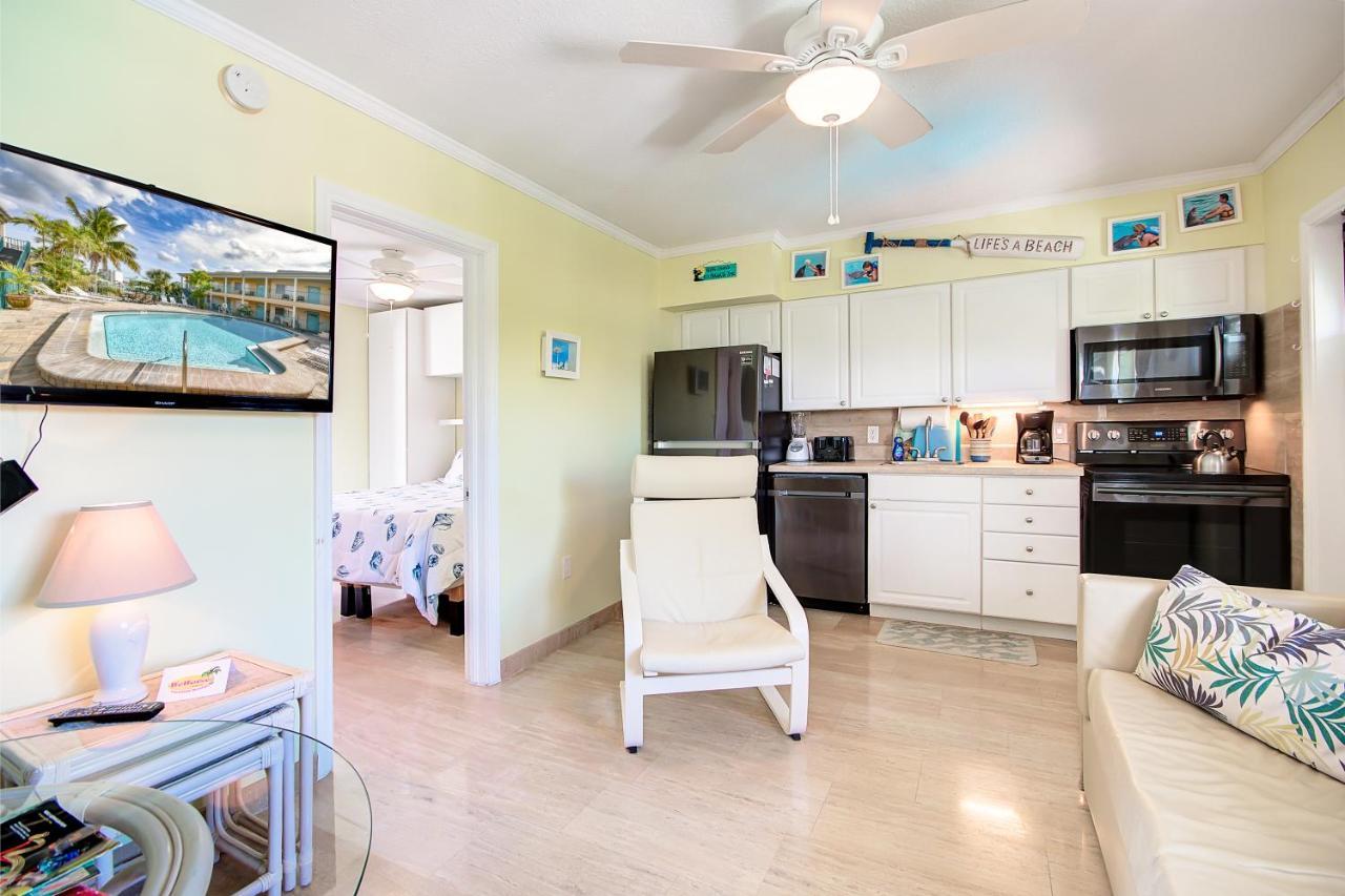 Five Palms Vacation Rentals- Daily - Weekly - Monthly เคลียร์วอเตอร์บีช ภายนอก รูปภาพ