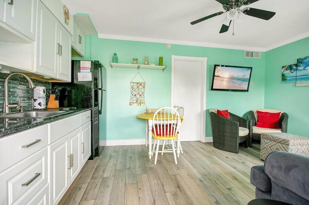 Five Palms Vacation Rentals- Daily - Weekly - Monthly เคลียร์วอเตอร์บีช ภายนอก รูปภาพ