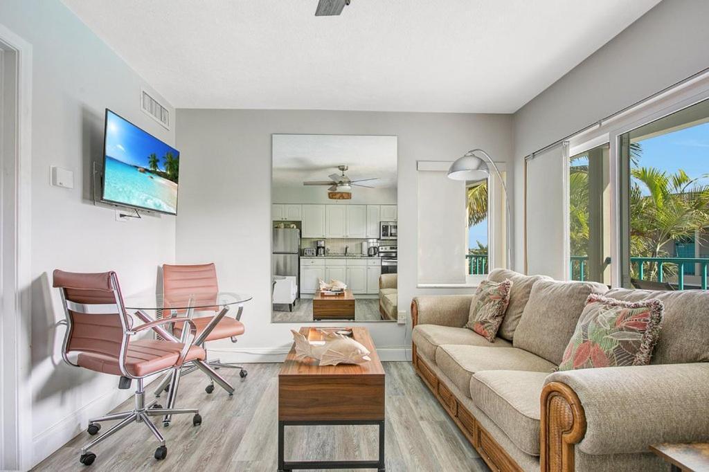 Five Palms Vacation Rentals- Daily - Weekly - Monthly เคลียร์วอเตอร์บีช ภายนอก รูปภาพ